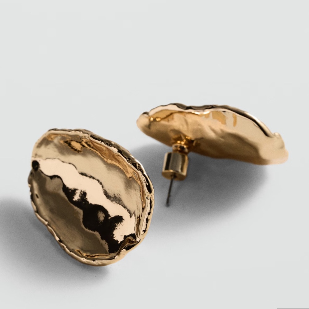 Gold Mango textured earrings